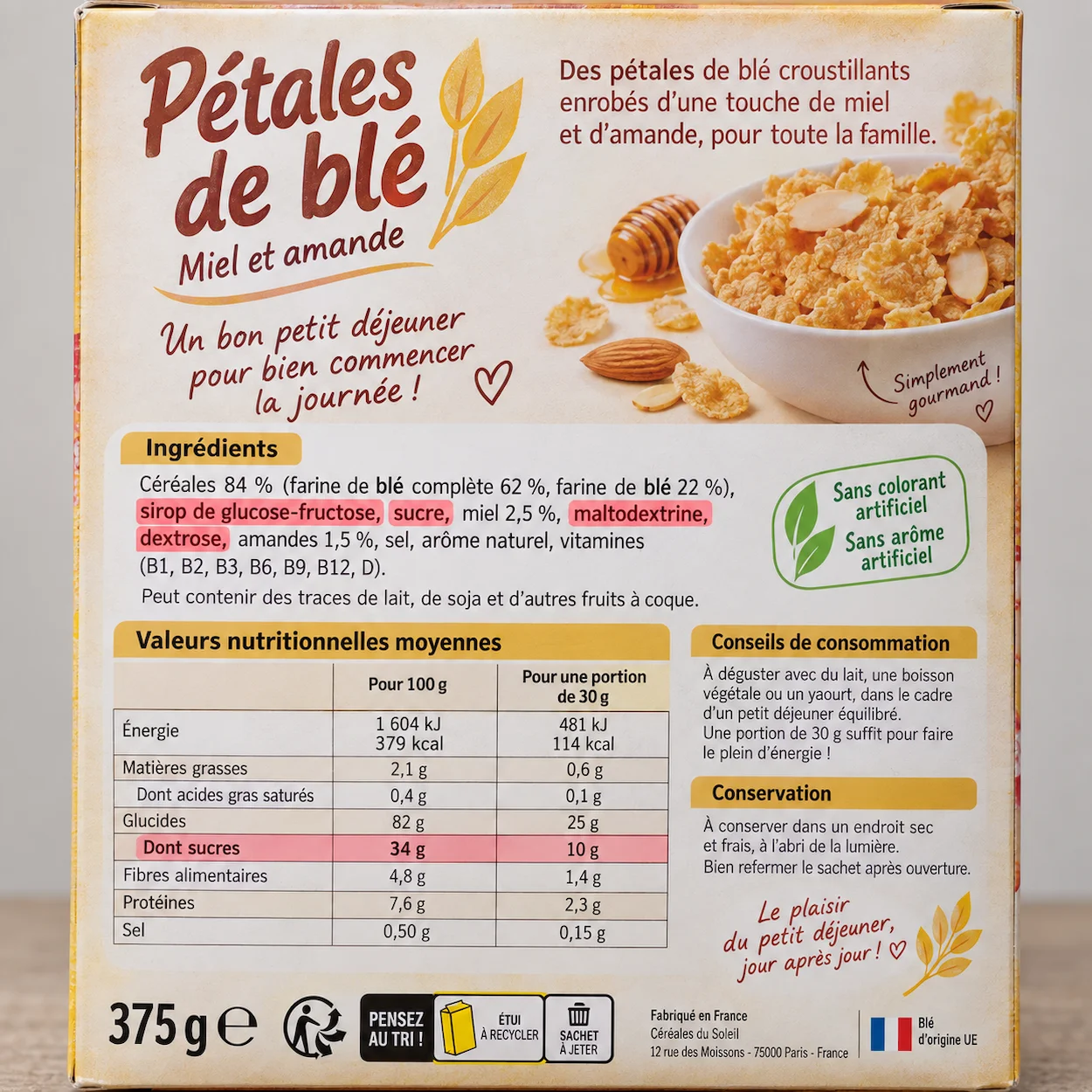 Gros plan sur une étiquette de céréales pour enfants en français montrant sirop de glucose-fructose, sucre, maltodextrine, dextrose surlignés en rouge dans la liste des ingrédients, tableau nutritionnel indiquant 34g de sucres pour 100g